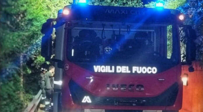 Auto esce di strada a Bulciago, soccorsa anche una neonata Incidente a Bulciago via Conte Taverna