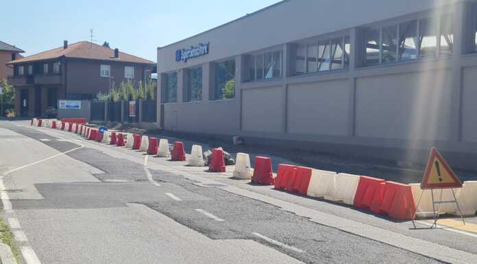 Via i posteggi in via Grandi. “Così ci penalizzano” viabilità via grandi Lecco