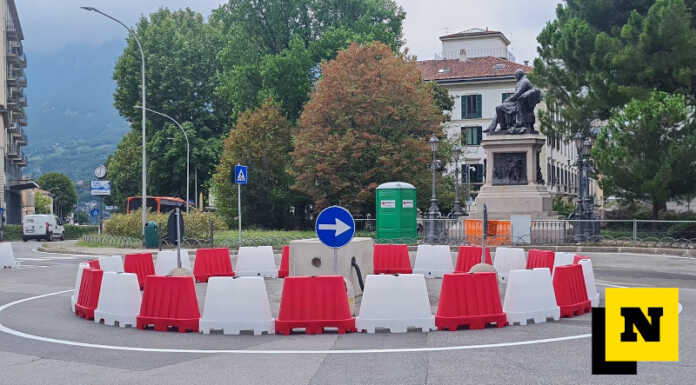 Piazza Manzoni, posati i new jersey della nuova rotonda provvisoria. Cambia la viabilità rotonda provvisoria piazza Manzoni Lecco