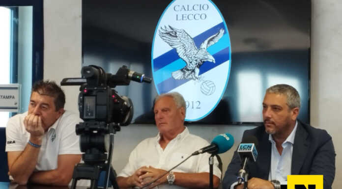 Calcio Lecco. Il DS Fracchiolla: “Dovremo sudare e sputare sangue” Luciano Foschi, Angelo Maiolo e Domenico Fracchiolla Calcio Lecco agosto 2023.jpg