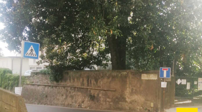 Merate, lavori al muro: chiude la parte alta di via don Cazzaniga