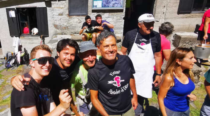 Un vip al past di Fraina: Franz di “Ale e Franz” distribuisce la minestra Franz al Past dell'Alpe Fraina