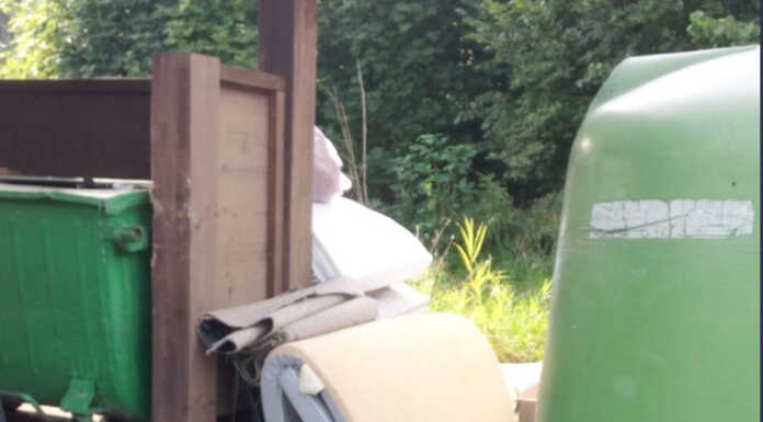 Piani Resinelli: i punti di raccolta rifiuti diventano una discarica Piani Resinelli Rifiuti