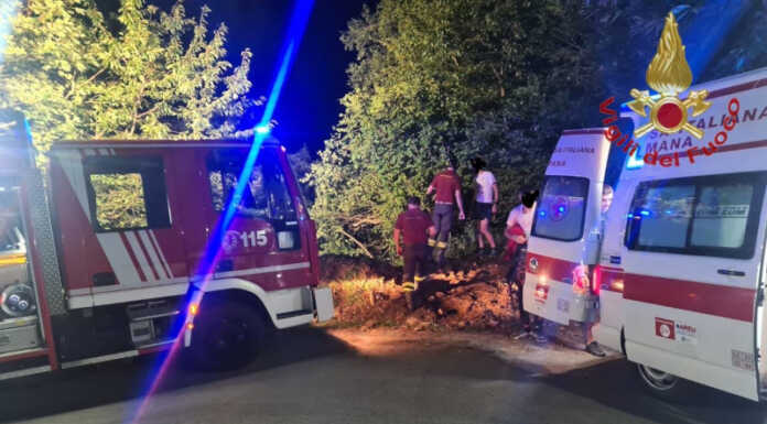 Auto in una scarpata a Casargo, intervento dei Vigili del Fuoco Vigili del Fuoco auto scarpata Casargo