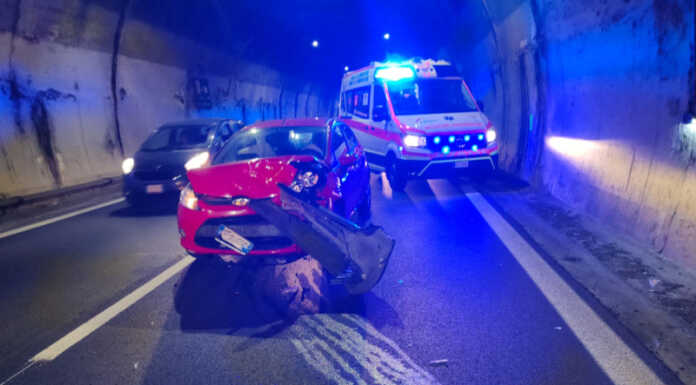 Abbadia. Incidente nella galleria Borbino, direzione sud: traffico intenso Abbadia incidente ss36 Galleria Borbino
