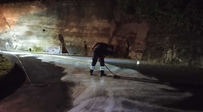 Abbadia. Auto lascia olio sulla strada, rintracciata dalla Polizia Locale Olio tornanti Linzanico Abbadia