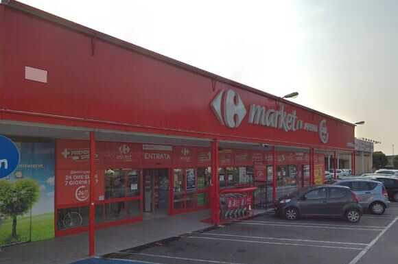 Ladri al Carrefour di Olginate: si calano dal tetto e rubano 4.500 euro