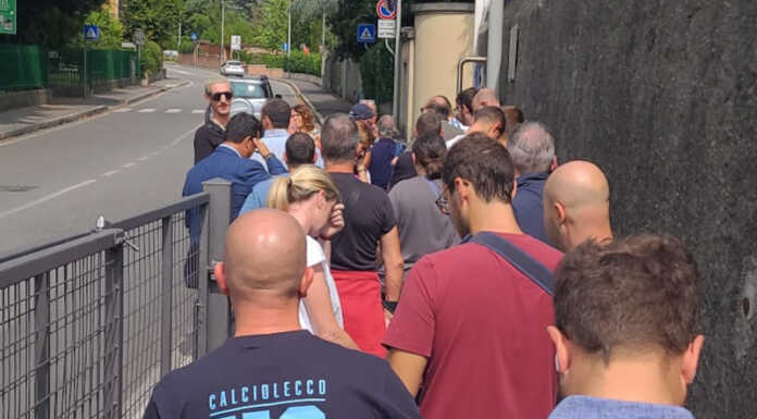 Calcio Lecco, al via la campagna abbonamenti: #IlmiocuoreBatteforte calcio lecco fila abbonamenti