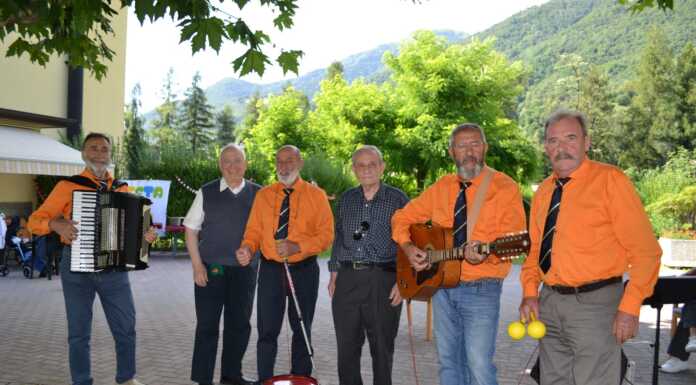 Gabriele Bolis e i suoi amici portano una ventata di allegria a Villa Serena introbio