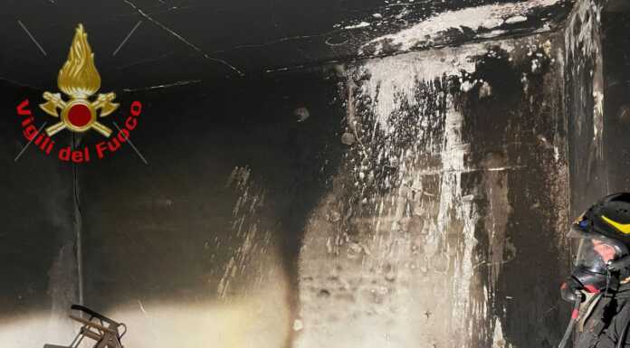 Incendio all’alba in un appartamento di Monticello Brianza: intervento dei Vigili del fuoco