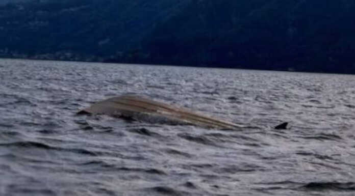 Bellano. Affonda motoscafo: salve le 5 persone a bordo motoscafo affondato a dervio