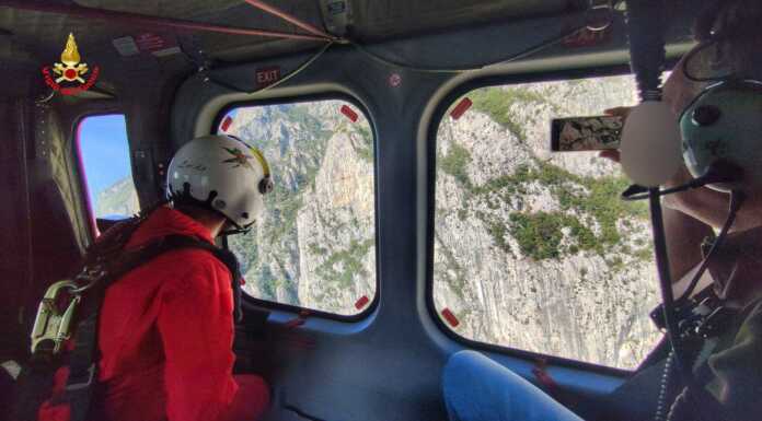 Frana monte San Martino, sopralluogo aereo di tecnici e geologo sopralluogo frana san martino