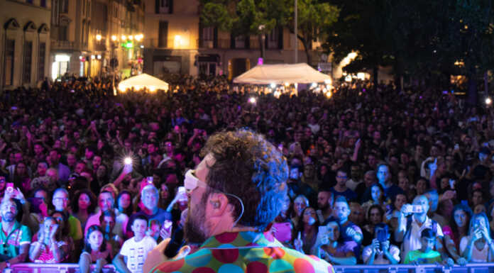 A Lecco si balla! Dargen D’Amico infiamma Piazza Garibaldi