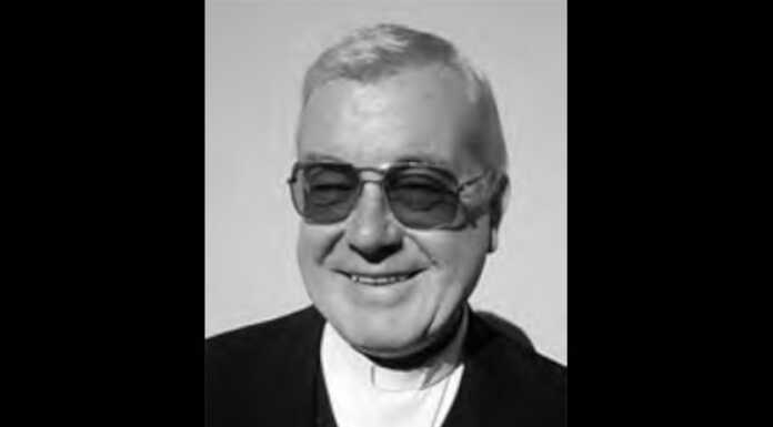 Calolzio piange don Giacomo Locatelli, è stato arciprete tra il 1987 e il 2000 Don Giacomo Locatelli, ex arciprete di Calolziocorte