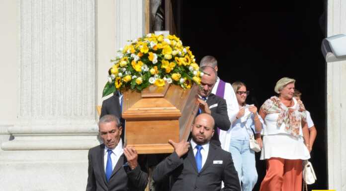 Commosso addio a Tiziano Secchi: “Hai servito la scuola con amore e passione” Funerale_Tiziano_Secchi_Scuola_20230908