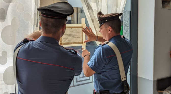 I Carabinieri chiudono un bar a Colico, è la terza volta in pochi mesi I Carabinieri di Colico appongono i sigilli al locale di via Nazionale