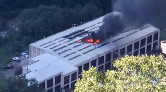 Premana. Fiamme in un capannone in zona Giabbio, intervento dei Vigili del Fuoco Incendio capannone Premana Giabbio
