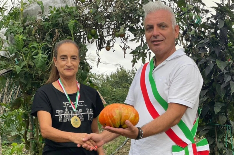 Maria Pia Renzi premiata dal sindaco Daniele Grossi