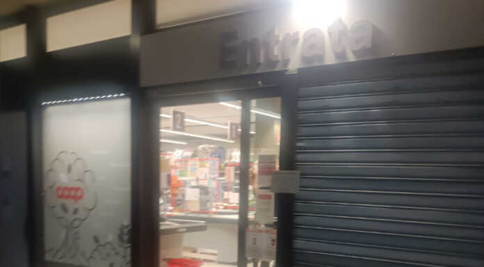 Merate: rapina a mano armata alla Coop del centro