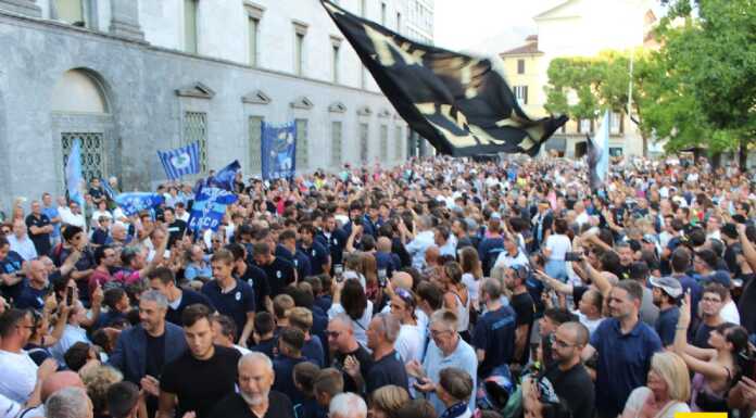 Calcio Lecco. Bagno di folla per la presentazione della squadra