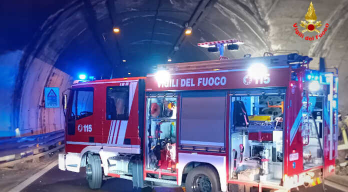 SS36. Brutto incidente in galleria a Mandello: gravi due giovani
