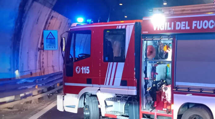Grave incidente in SS36, restano in prognosi riservata i due 19enni coinvolti Vigili del fuoco incidente ss36 luzzeno mandello
