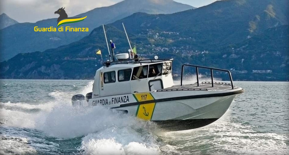 barca guardia di finanza