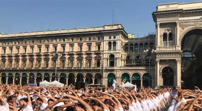 40 ballerine lecchesi protagoniste con Roberto Bolle in piazza Duomo a Milano Ballo in bianco di On Dance Duomo di Milano