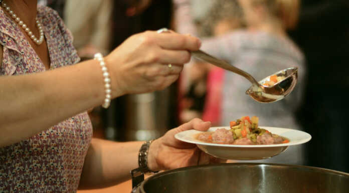 Varenna. Mensa scolastica, bando del comune per le famiglie Mensa Pixabay