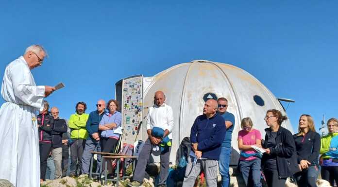 Il Cai Ballabio in vetta al Due Mani per ricordare gli amici defunti messa_defunti_cai_ballabio_20230924