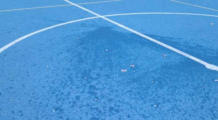 Vetri e rifiuti sui campi del parco “Eunice Kennedy”: “Situazione insostenibile” vetri rotti campi sportivi