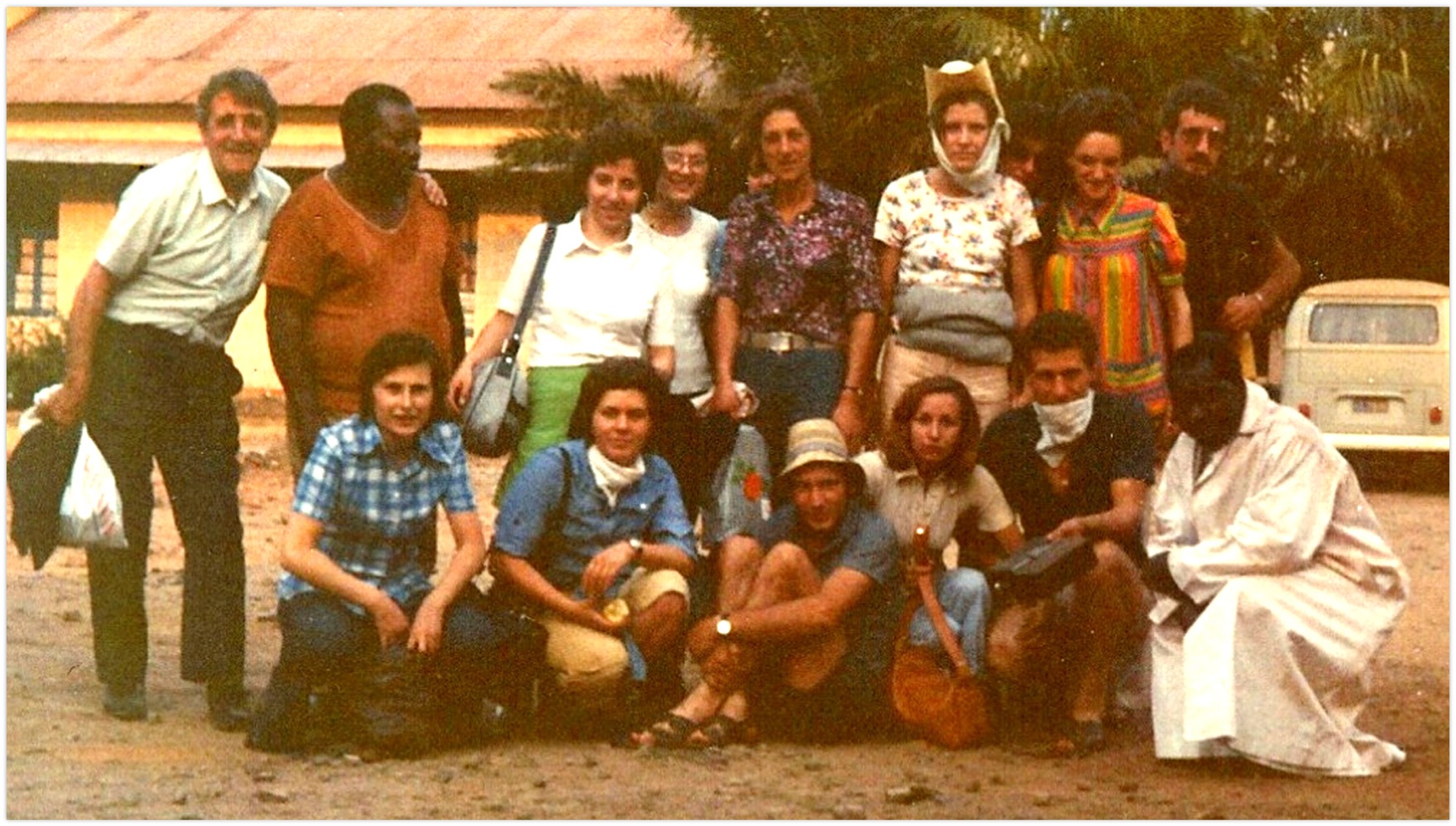 Parte del gruppo partito nel 1973 da Lecco giunto in Zaire fra cui Anna Fumagalli – suor Maria Gloria - Paolo Rusconi e Sandro Morganti