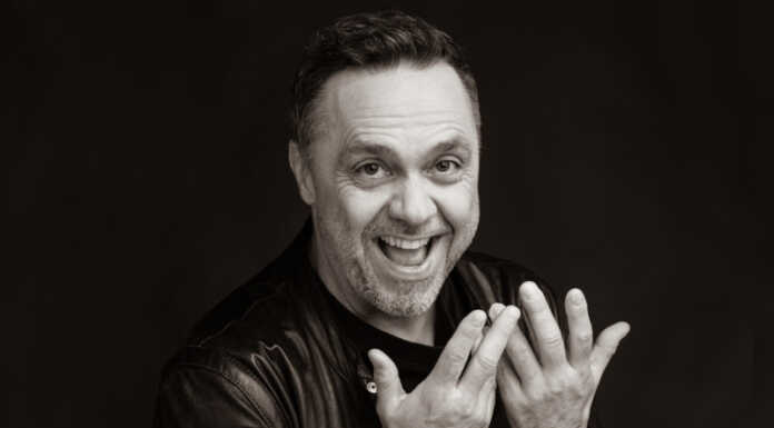 Nun te regg più: Gabriele Cirilli in scena a Lecco Gabriele Cirilli