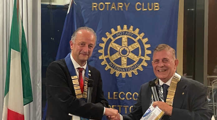 Il Rotary Club Lecco riceve la visita del Governatore Distrettuale A sinistra il Governatore Giuseppe Del Bene, a destra il presidente del Rotary Club Lecco Francesco Locatelli