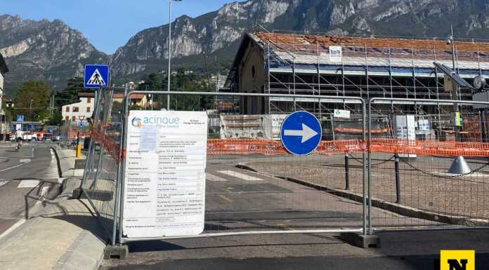 Teleriscaldamento, via Amendola chiude due mesi. Commercianti preoccupati Lavori_teleriscaldamento_via_amendola_20231008