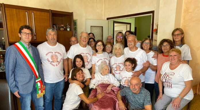 Grande festa a Olginate per i 100 anni di nonna Angela Cuffari 100 anni di nanna Angela Cuffari