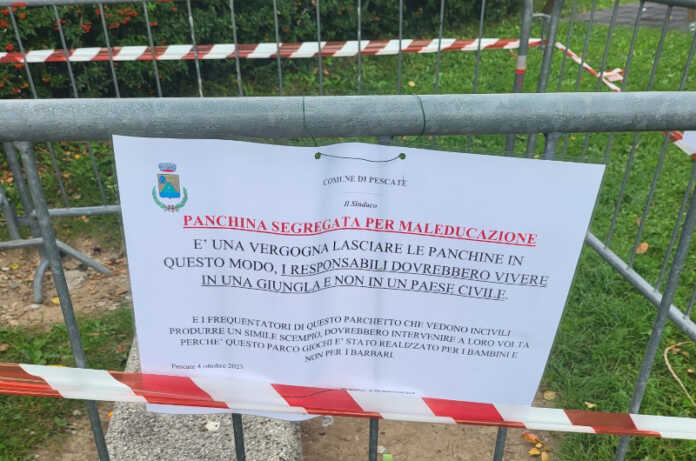 Panchina segregata per maleducazione Pescate