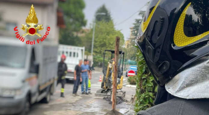 Barzanò. Problemi a un condotto del gas, Vigili del Fuoco al lavoro Barzanò condotto gas Vigili del Fuoco