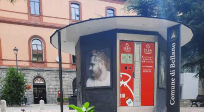 Bellano, un anno di sacco rosso: raccolta rifiuti all’87%. È tra i paesi più virtuosi della provincia Distributore sacco rosso bellano