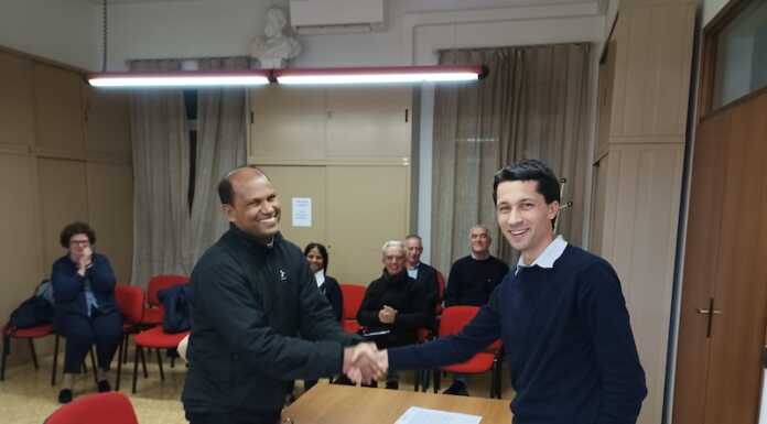 Il vice parroco di Rogeno è cittadino italiano, la cerimonia in comune cittadinana vice parroco di rogeno