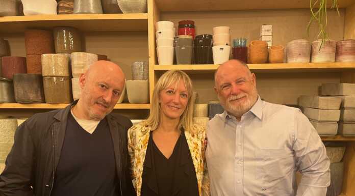 “Il Fiorista”: festa speciale per l’inaugurazione del nuovo negozio Da sinistra Alberto Riva direttore di Confcommercio Lecco, Antonella Beri e Antonio Peccati presidente di Confcommercio Lecco