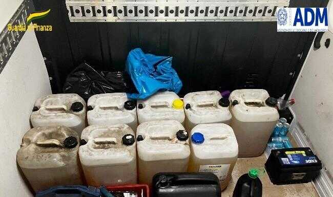 Tirano. Controlli in dogana, sequestrati 270 litri di gasolio sequestro carburanti