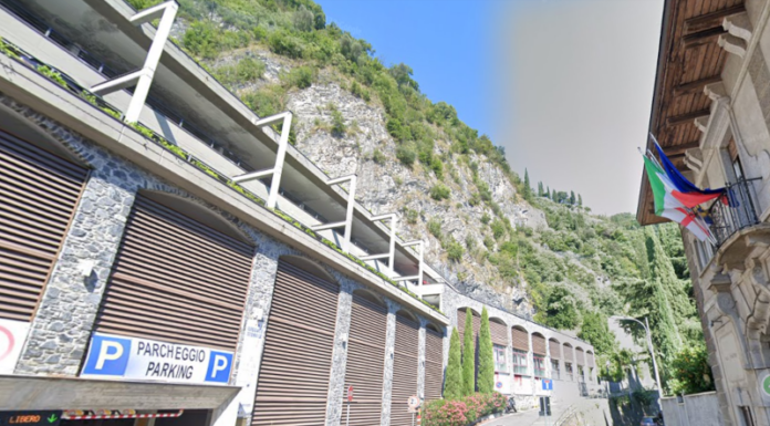 Piccolo smottamento sopra il parcheggio multipiano a Varenna varenna parcheggio multipiano