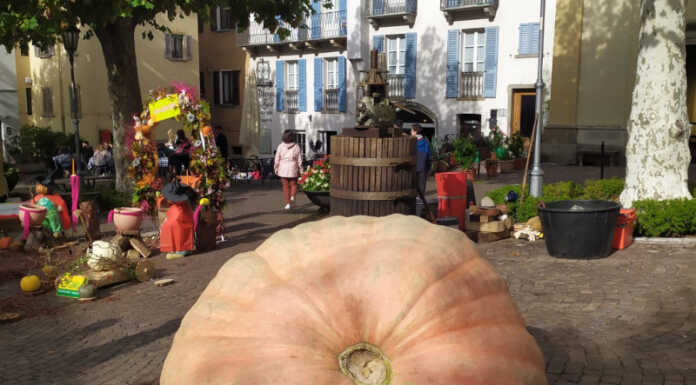 Varenna si veste di magia per Halloween Varenna Halloween decorazioni