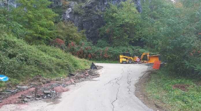 Viabilità in crisi a Perledo tra frana, fibra ottica e adesso asfaltature Posa fibra ottica via alla Cava Alta