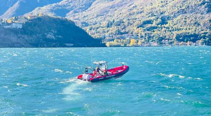 Lecco. Ragazzino disperso nel lago, in corso le ricerche Vigili del Fuoco ragazzo disperso lago ricerche