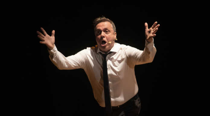 Lecco. Sala gremita per Cirilli, buona la prima per la stagione teatrale del comune _gabriele_cirilli