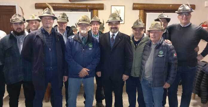 Alpini. Presidente nazionale Favero e penne nere lecchesi: l’incontro a Monticello Incontro alpini lecchese e presidente nazionale Favero