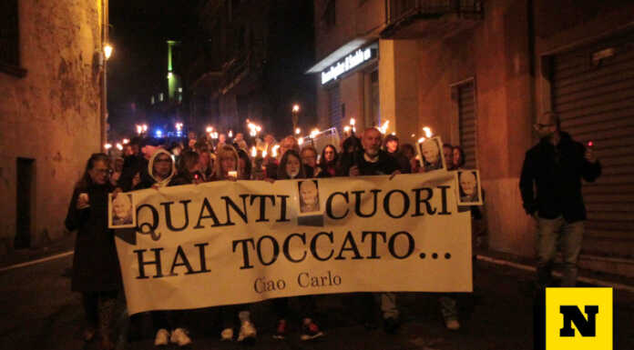 “Quanti cuori hai toccato”: la fiaccolata per riportare simbolicamente Carlo Gilardi al Cerè