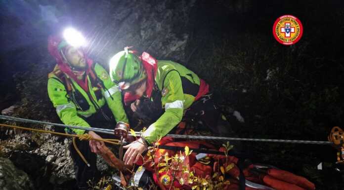 Simulazione di soccorso alpino ai Piani di Bobbio per i futuri tecnici Soccorso Alpino esercitazione Piani di Bobbio